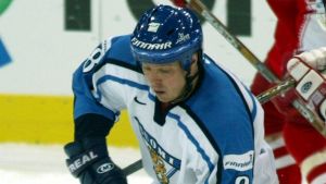 Janne Ojanen är en finsk landslagsikon. Janne Ojanen gjorde bägge målen när Finland inledde Kanada Cup 1991 med att ta poäng av värdnationen i en match som slutade 2-2.