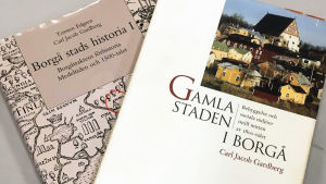 I de här böckerna kan man förkovra sig i hur gammalt Borgå egentligen är. Två historieböcker om Borgå
