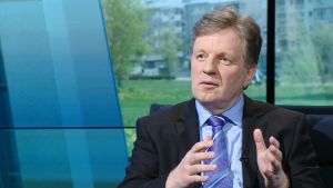 Förra statsministern, Centerns Esko Aho anklagade regeringen för att vara strategilös. Esko Aho