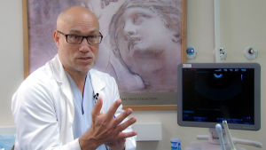 Naistentautien ja synnytysten erikoislääkäri Antti Perheentupa, Naistenklinikka, TYKS Antti Perheentupa haastattelukuvassa.