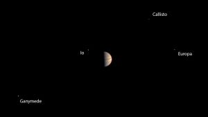 Juno tog den här bilden av Jupiter och de fyra månarna Io, Europa, Ganymedes och Callisto den 29 juni. Juno tog den här bilden av Jupiter och de fyra månarna Io, Europa, Ganymedes och Callisto den 29 juni.
