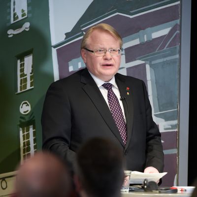 Ruotsin puolustusministeri Peter Hultqvist vierailulla Helsingissä 8. maaliskuuta.