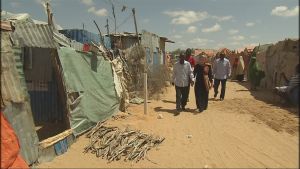 Det finns många flyktingläger utspridda i Mogadishus utkanter. flyktingläger i Mogadishu