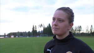 Annika Grundvall, lagkapten i IK Myran. Annika Grundvall vid Nedervetil sportplan.