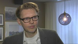 Svensk Mäklarstatistik registrerar så gott som i realtid alla köp av bostadsrätter och villor i Sverige, och gör sedan statistik för olika län och städer, berättar analyschef Per-Arne Sandegren. Porträtt på Per-Arne Sandegren, analyschef på Svensk Mäklarstatistik