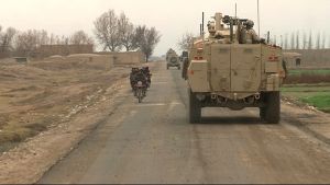 Finländska fredsbevarare patrullerar i Afghanistan. Arkivbild från 2014. Finländska fredsbevarare patrullerar i Afghanistan, 2014.