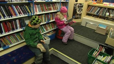 Barn i bokbussen i Lovisa