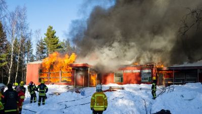 Köklot lägergård bränns ner