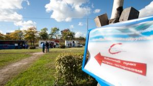 Man kan testa sig i de mobila laboratorierna. Humanitär Aktion försöker öka medvetenheten om hiv i Ryssland.
