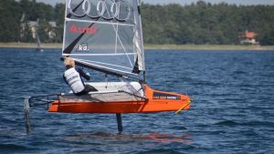 Moth klassen var ny i årets regatta. Båtarna är väldigt snabba. Moth jolle i Hangö regatta 2016.