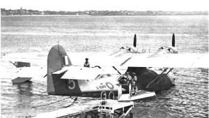 Catalina -lentovene lähdössä pitkälle lentomatkalleen vuonna 1943.