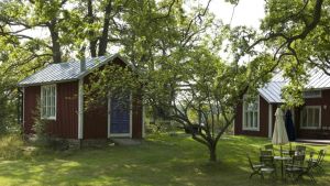 Det estetiska är viktigt för mig. Det har att göra med harmoni mellan naturen och byggnaderna, säger Stefan Engström Yoga retreaten på Kadermo