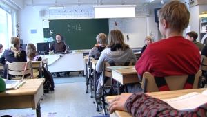 En mikropaus på ett par minuter mitt under en lektion är ett sätt att stimulera hjärnan. Skolklass