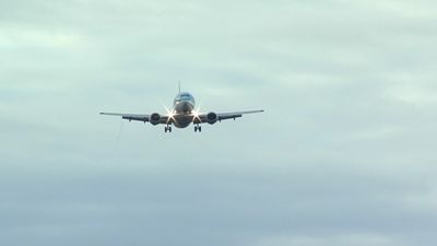 Flygplan närmar sig.