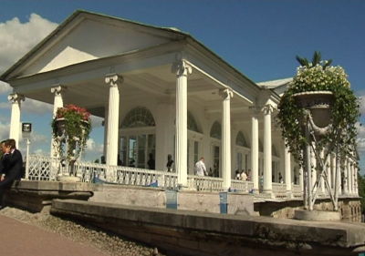 Fest på tsarernas gamla sommarpalats utanför S:t Petersburg.