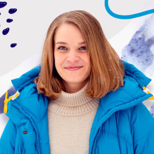 Kirjailija Meri Valkama yllään sininen toppatakki. Taustalla graafisia kuvioita.