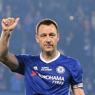 John Terry näyttää peukkua.
