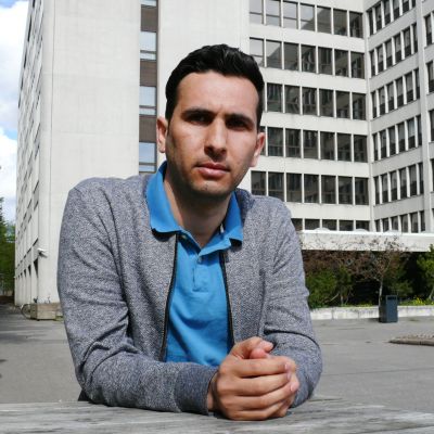 Kuvassa on Kamal Yarmoradi.