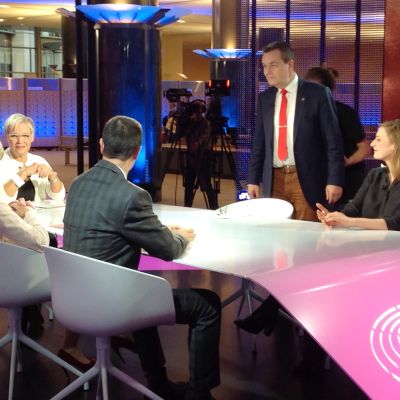 A-studion Brysselin toimittajia.