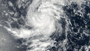 Irma tilltar i styrka medan den drar över Atlanten. Orkanen Irma drar fram över Atlanten.