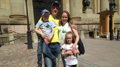 Familjen Wallin från Vasa utanför kungliga slottet i Stockholm den 12 juni 2015.