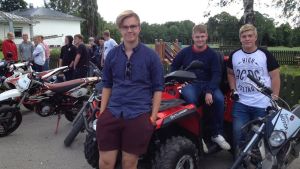Mopedpojkarna Fredric Österman, Jojje Öberg och Benjamin Weckström deltog i träffen. Mopedungdomar i Ingå. Fredrik österman, Jojje Öberg, Benjamin weckström.