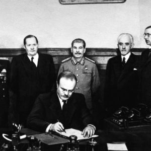 YYA-sopimuksen allekirjoitus