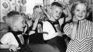 Jouppilan neloset viisivuotiaina vuonna 1956. Jouppilan neloset kesäkuussa 1956.
