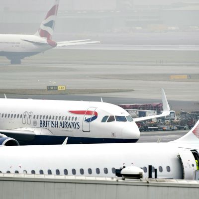 Lentokoneita Heathrow'n lentokentällä.