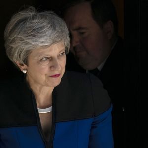 Storbritanniens premiärminister fotograferades i dörren till 10 Downing Street på tisdagen, inför hennes möte med Natos generalsekreterare Jens Stoltenberg. 