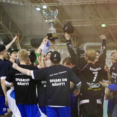 M-Team juhli sarjanousua Kuopiossa