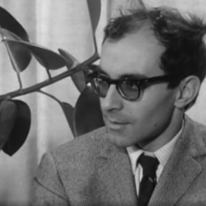 Jean-Luc Godard mustavalkoisessa lähikuvassa.