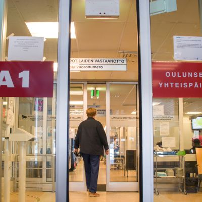 Oulun seudun yhteispäivystyksen etuovi.