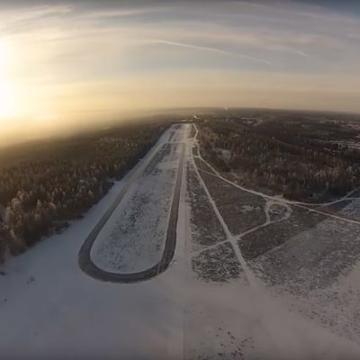 Luistelurata Nummelan lentokeskuksessa.