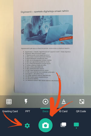 Vihreästä rataspainikkeesta saat auki lisäasetuksia, esimerkiksi salaman (ylärivi toinen vas.). Skannaa painamalla kameran kuvaa. Ruutukaappaus: CamScannerin skannausnäkymä.