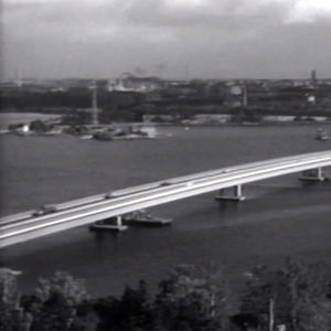Vastavalmistunut Lapinlahden silta (1965).