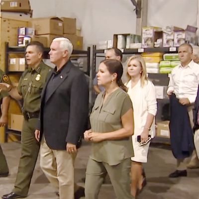 Mike Pence vierailee meksikon rajalla.