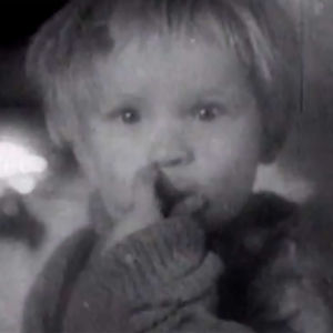 Suomalaislapsi Unicefin avusta kertovassa filmikatsauksessa (1948).