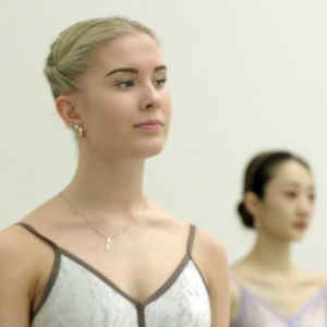 Tanssija Anni Martinsén osallistuu Helsingin kansainväliseen balettikilpailuun.