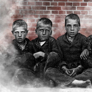 Lapsityöläisiä Forssan puuvillatehtailla vuonna 1896.