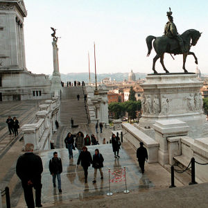 Kansallismonumentti: Vittorio Emanuele II:n patsas Roomassa