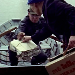 Postia kuljetetaan soutuveneellä tulvivalla Pohjanmaalla 1970
