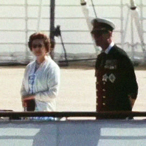  Kuningatar Elisabet ja prinssi Philip saapuvat Suomenlinnaan 1976.