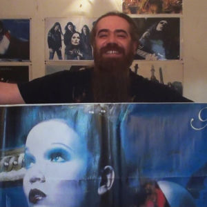 Amir on tehnyt itse Nightwish-julisteen, sillä Iranissa sellaisa ei myydä.