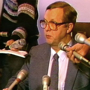 Pääministeri Sorsa tiedotustilaisuudessa 1982 hallituksen kaatumisesta.