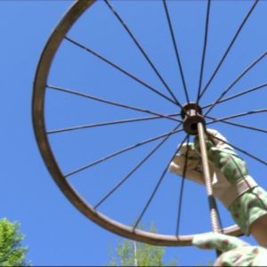 cykelhjul mot blå himmel