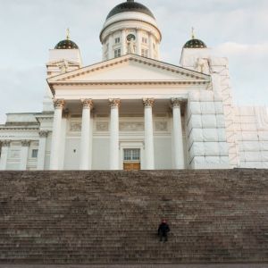 Domkyrkan i Helsingfors nerifrån Senatstorget