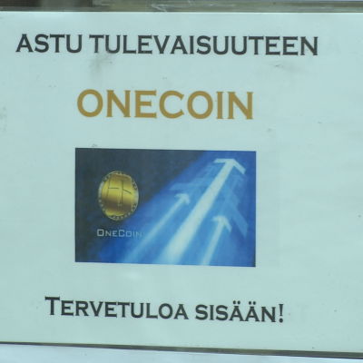 Skylt vid ett OneCoin-kontor i Lahtis.