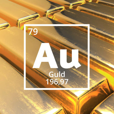 Guld hör till ädelmetallerna, har atomnummer 79 och den kemiska beteckningen Au. Guldtackor i bakgrunden.