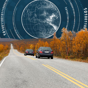 Kaksi autoa maantiellä ruska-aikaan, taivas käsitelty: Maapallo ja digitaalisia numerosarjoja kaarena.